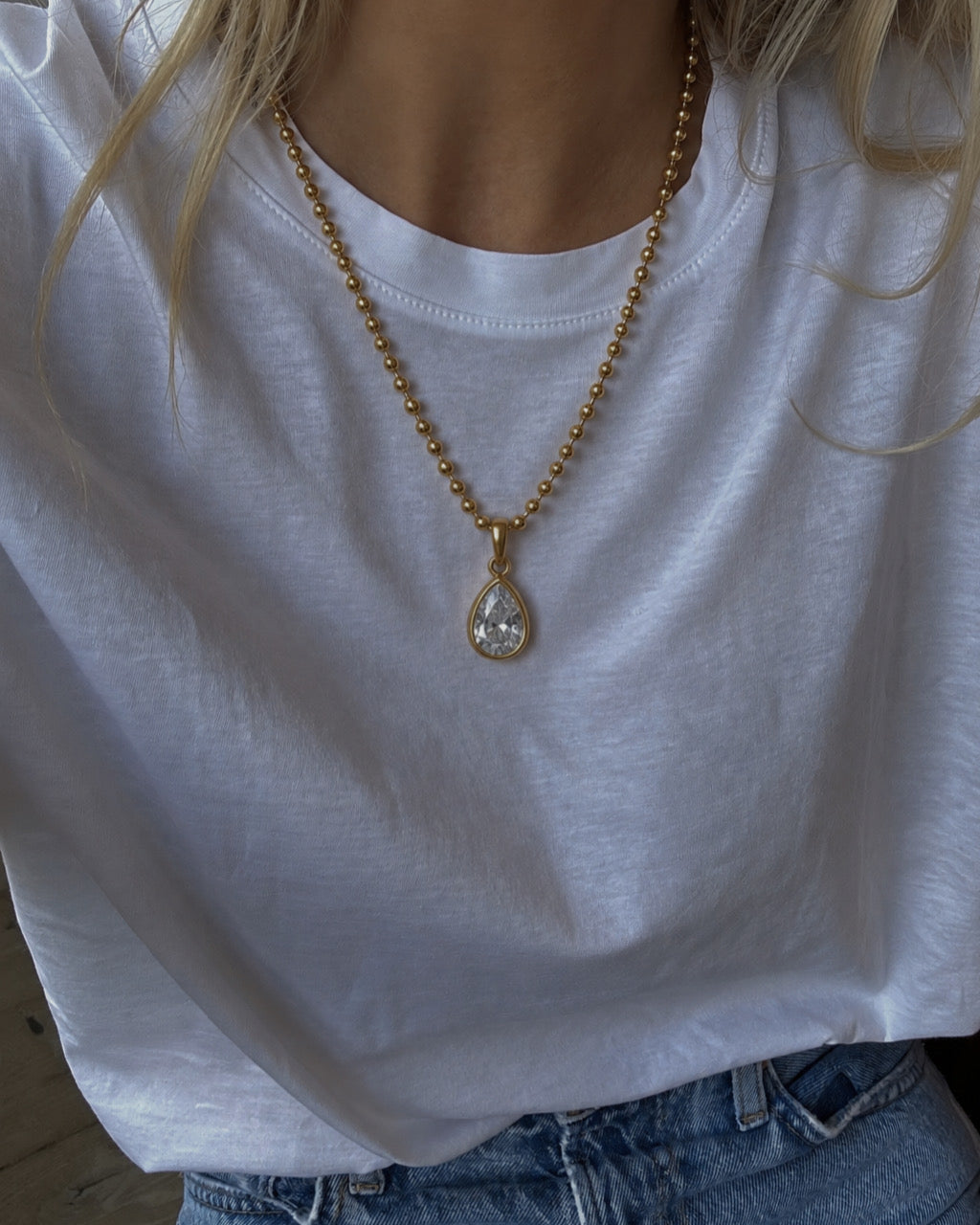 BEZEL GLOW NECKLACE