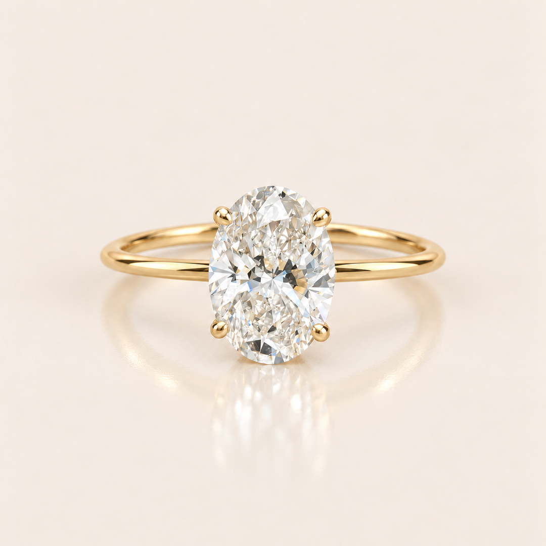 Hailey Ring – zlatý prsten s oválným moissanitem a jemnou tenkou obroučkou
