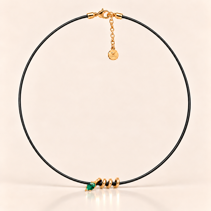 Boa Necklace – Emerald – lesklá kůže 1,5 mm – produktová fotografie MJewels