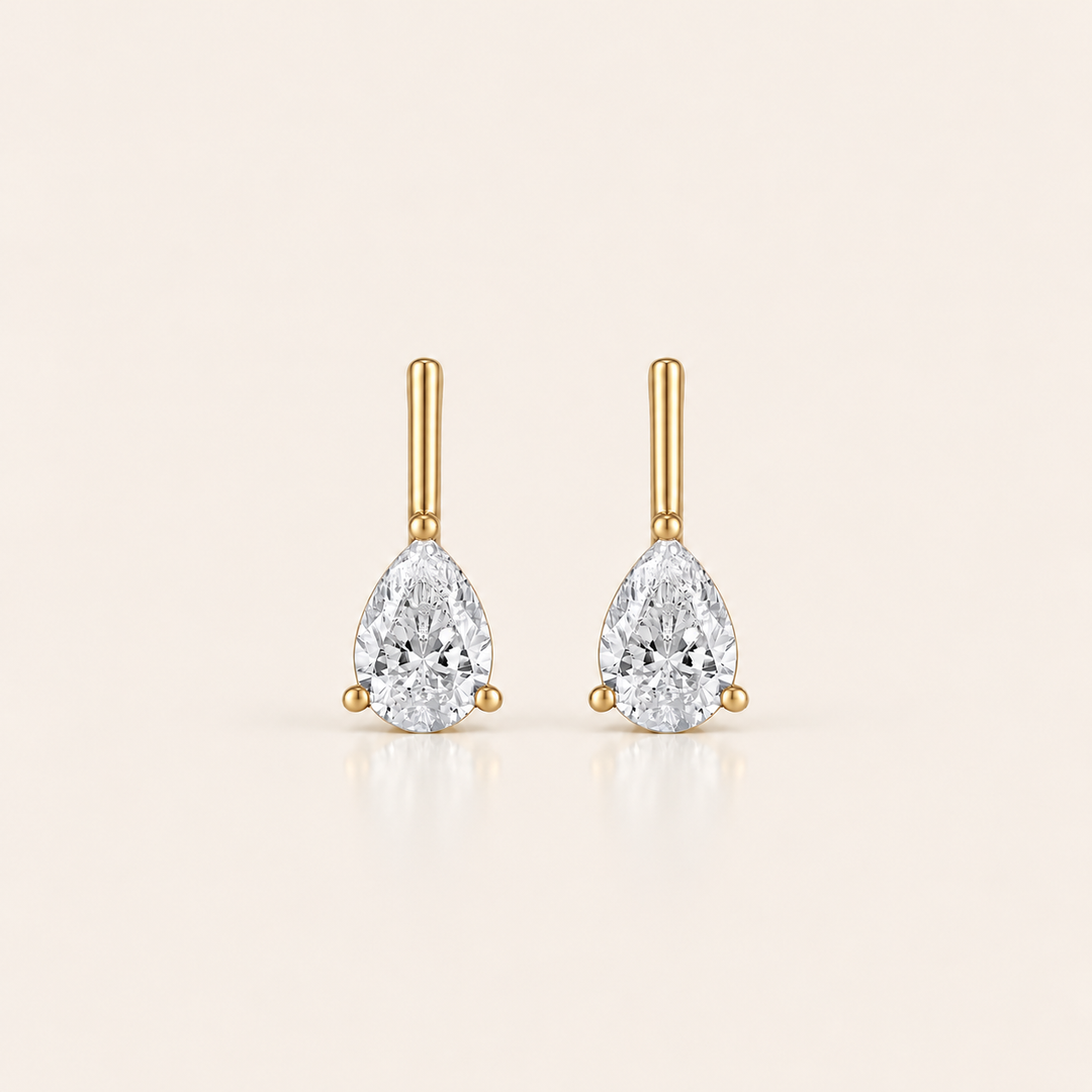 Linea Pear Stud – Crystal / Pár