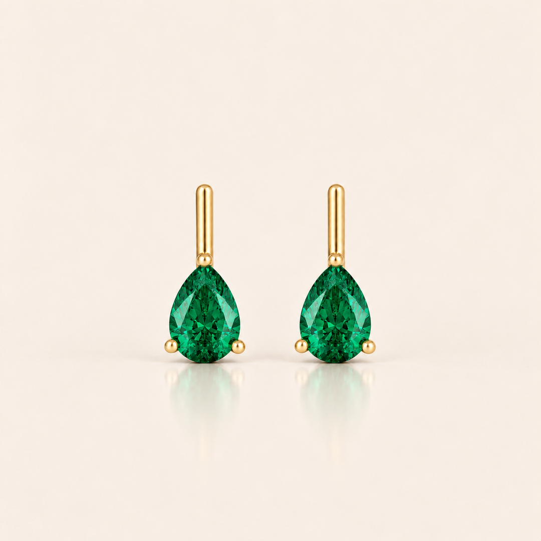 Linea Pear Stud – Emerald / Pár