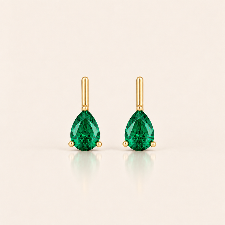 Linea Pear Stud – Emerald / Pár